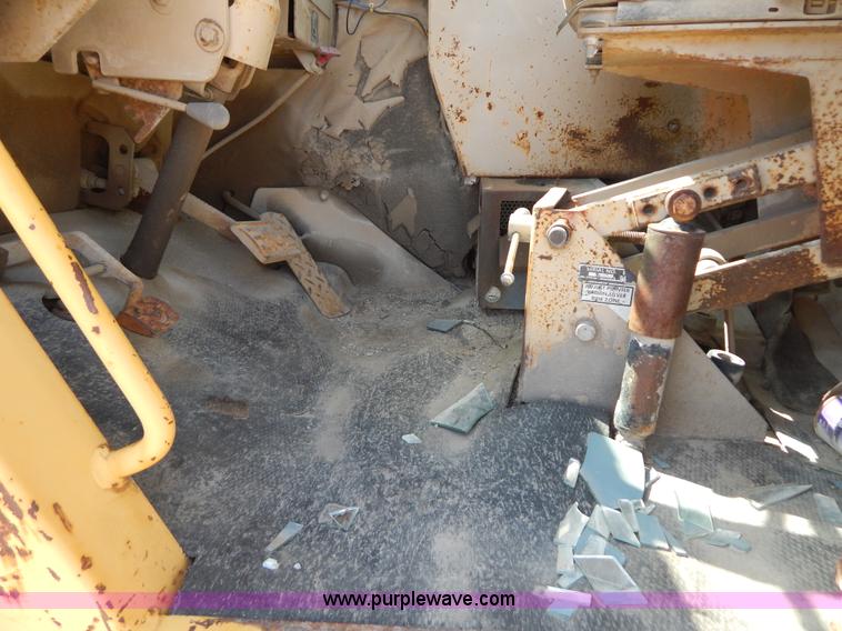 image for item H3478 1993 John Deere 762B paddle scraper