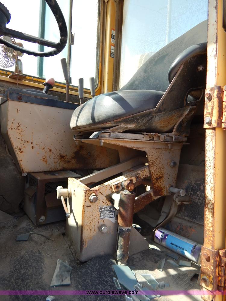 image for item H3478 1993 John Deere 762B paddle scraper