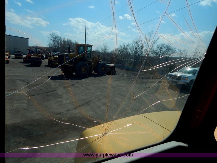 image for item H3478 1993 John Deere 762B paddle scraper