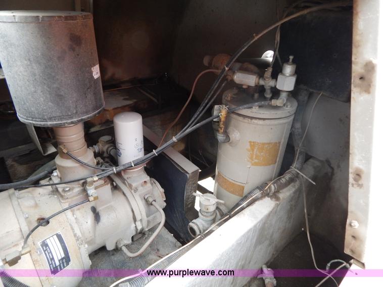 image for item H3479 1995 Leroi Q185DJE air compressor