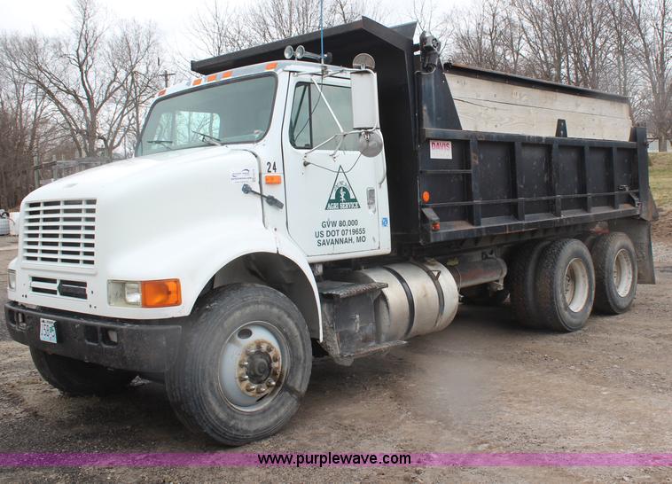 image for item H6178 1991 International 8100 dump truck