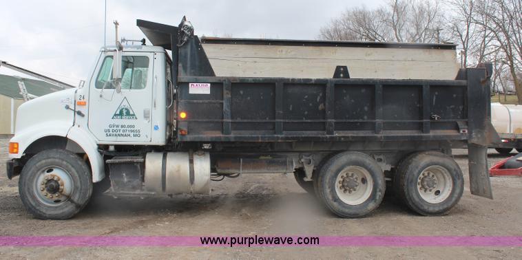 image for item H6178 1991 International 8100 dump truck
