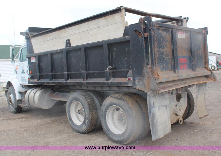 image for item H6178 1991 International 8100 dump truck