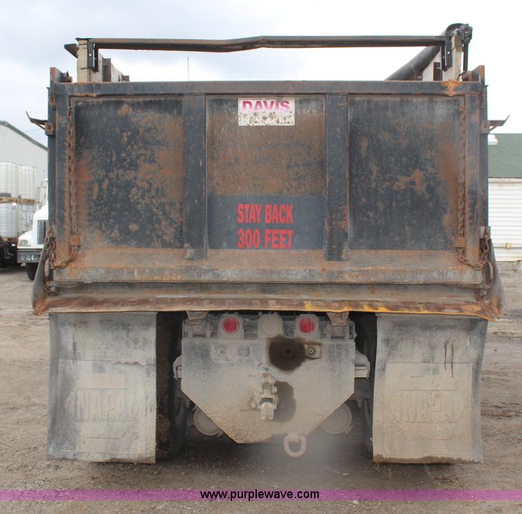 image for item H6178 1991 International 8100 dump truck