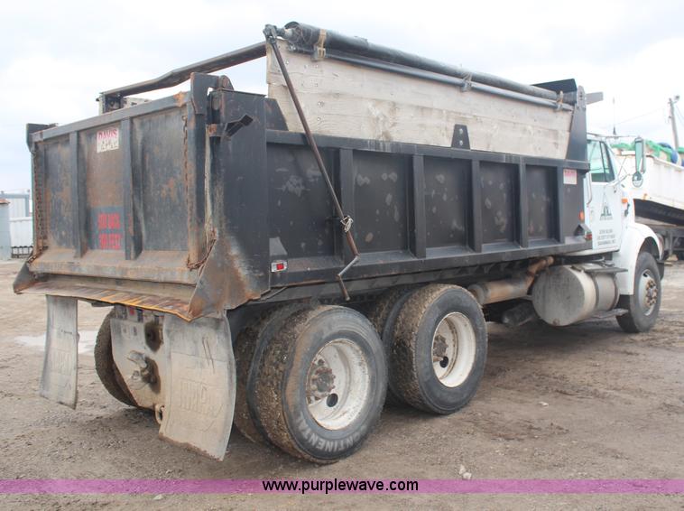 image for item H6178 1991 International 8100 dump truck