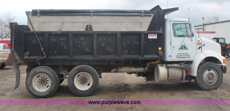 image for item H6178 1991 International 8100 dump truck