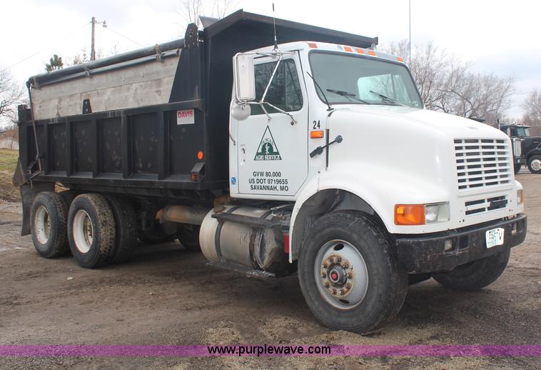 image for item H6178 1991 International 8100 dump truck