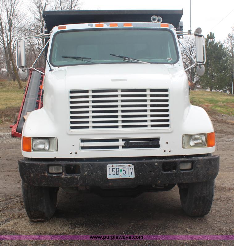 image for item H6178 1991 International 8100 dump truck