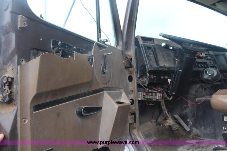 image for item H6178 1991 International 8100 dump truck