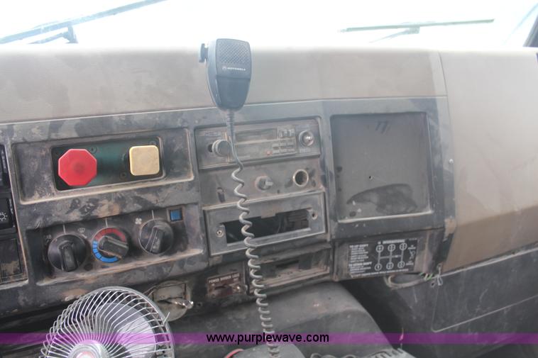 image for item H6178 1991 International 8100 dump truck