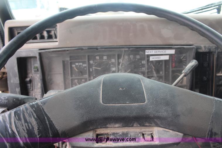 image for item H6178 1991 International 8100 dump truck