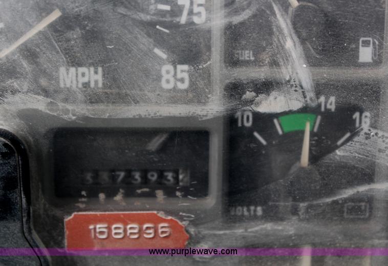 image for item H6178 1991 International 8100 dump truck