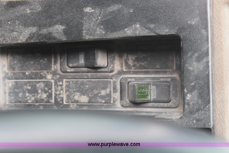 image for item H6178 1991 International 8100 dump truck