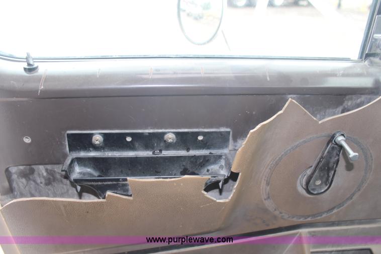 image for item H6178 1991 International 8100 dump truck