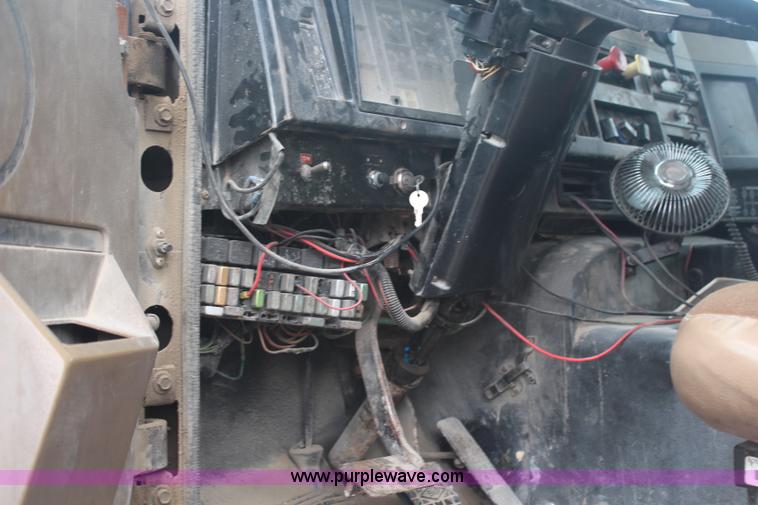 image for item H6178 1991 International 8100 dump truck