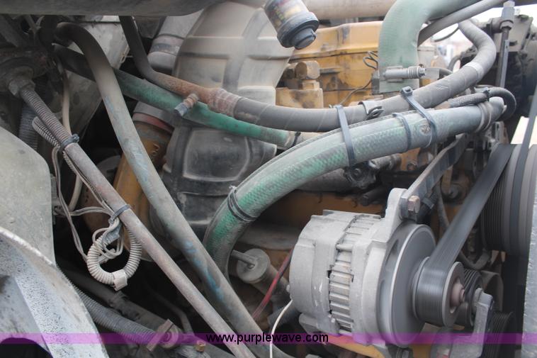 image for item H6178 1991 International 8100 dump truck
