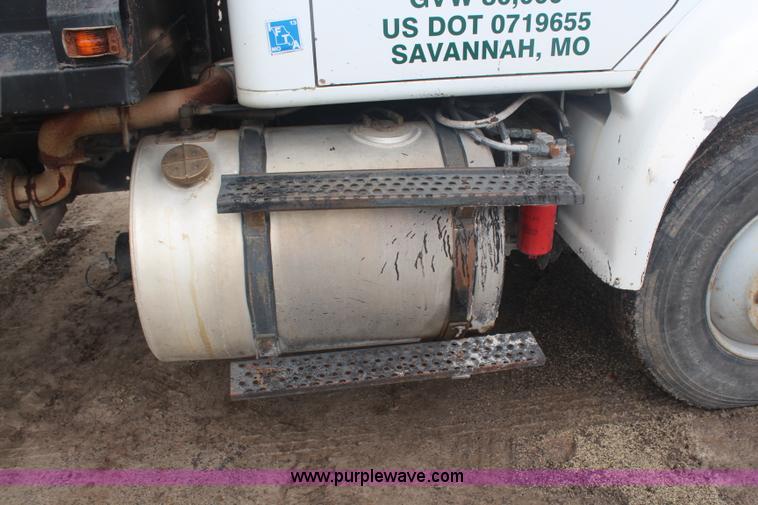 image for item H6178 1991 International 8100 dump truck