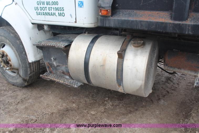 image for item H6178 1991 International 8100 dump truck