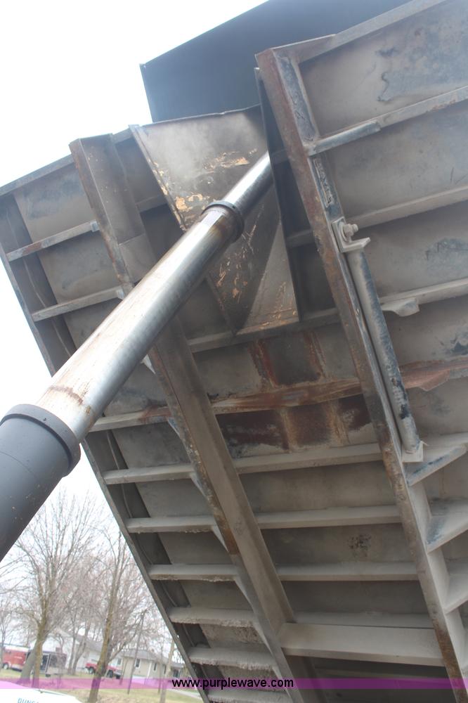 image for item H6178 1991 International 8100 dump truck