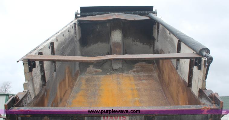 image for item H6178 1991 International 8100 dump truck