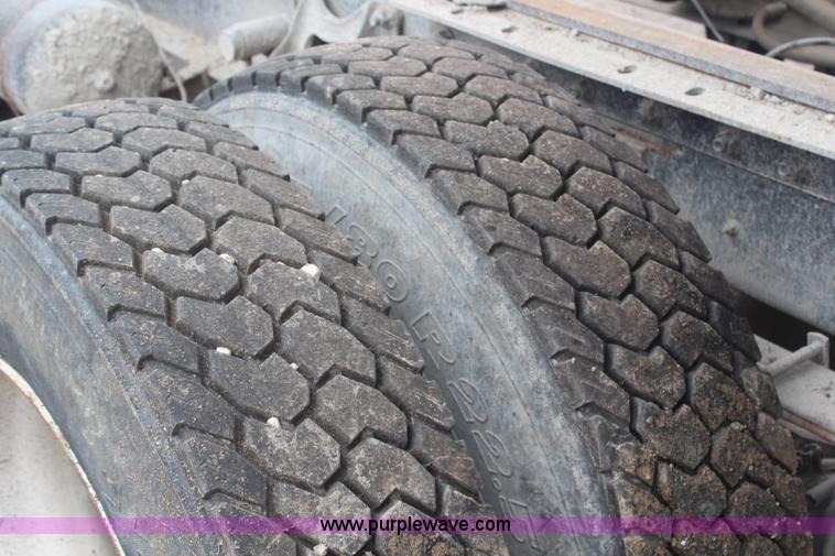 image for item H6178 1991 International 8100 dump truck