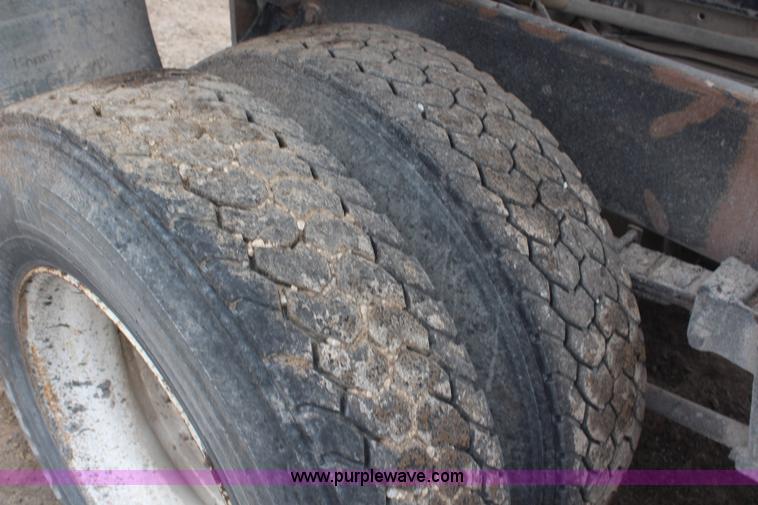 image for item H6178 1991 International 8100 dump truck