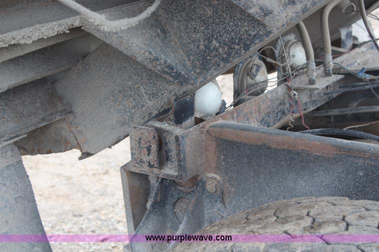 image for item H6178 1991 International 8100 dump truck