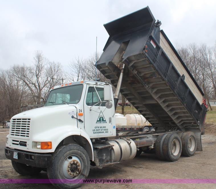 image for item H6178 1991 International 8100 dump truck