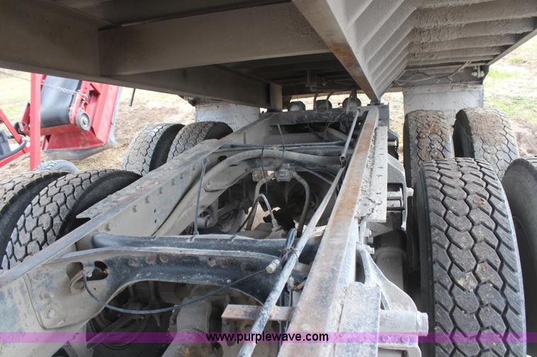 image for item H6178 1991 International 8100 dump truck