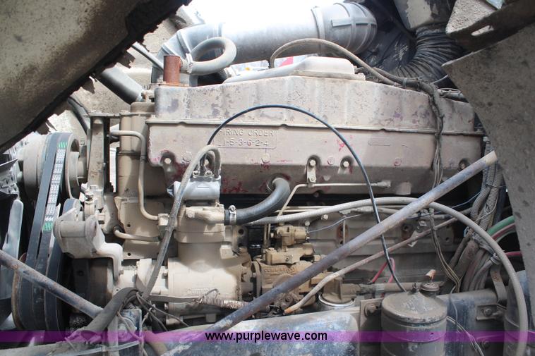 image for item H6178 1991 International 8100 dump truck