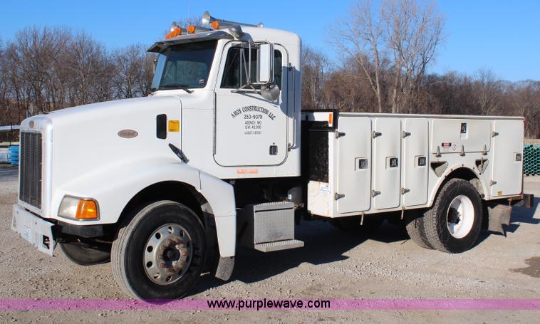image for item H6229 1997 Peterbilt 385 service truck