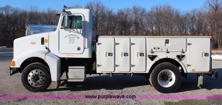 image for item H6229 1997 Peterbilt 385 service truck