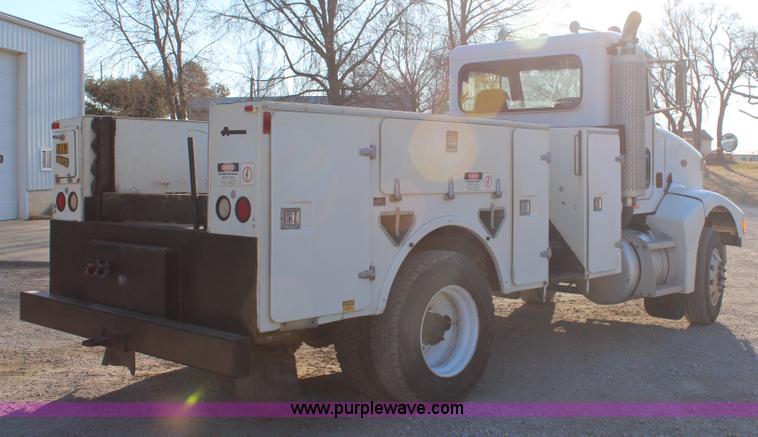 image for item H6229 1997 Peterbilt 385 service truck