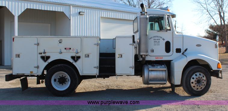 image for item H6229 1997 Peterbilt 385 service truck