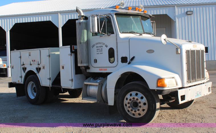 image for item H6229 1997 Peterbilt 385 service truck