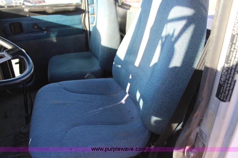 image for item H6229 1997 Peterbilt 385 service truck