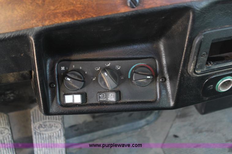 image for item H6229 1997 Peterbilt 385 service truck