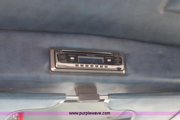 image for item H6229 1997 Peterbilt 385 service truck