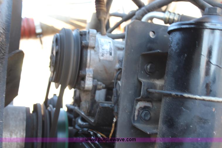 image for item H6229 1997 Peterbilt 385 service truck