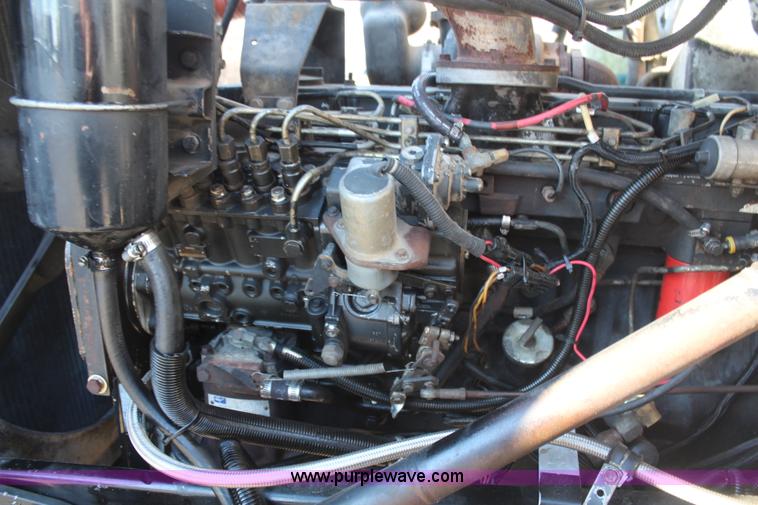 image for item H6229 1997 Peterbilt 385 service truck