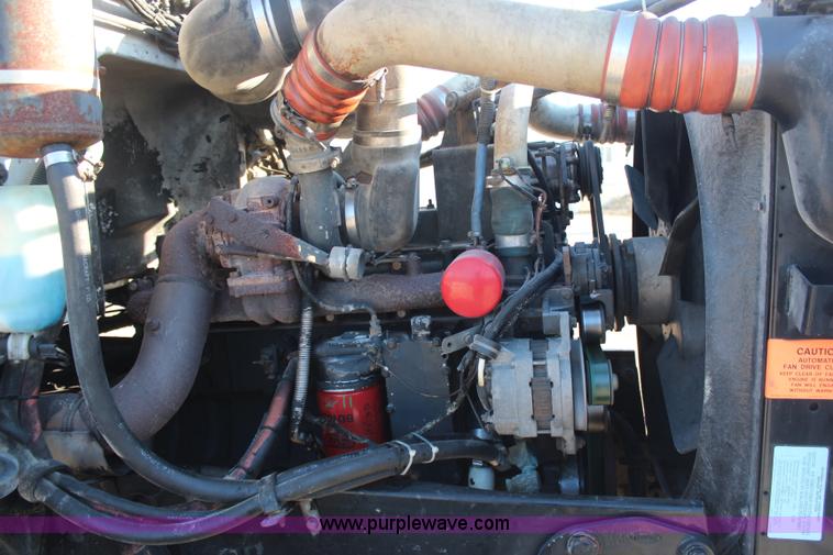 image for item H6229 1997 Peterbilt 385 service truck