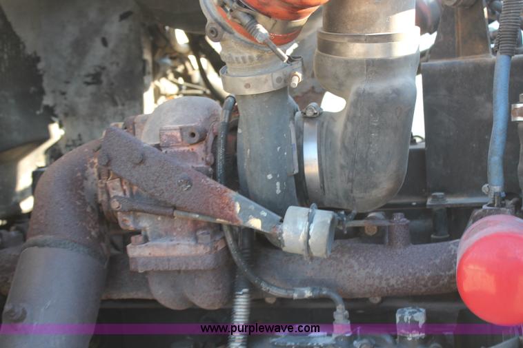 image for item H6229 1997 Peterbilt 385 service truck