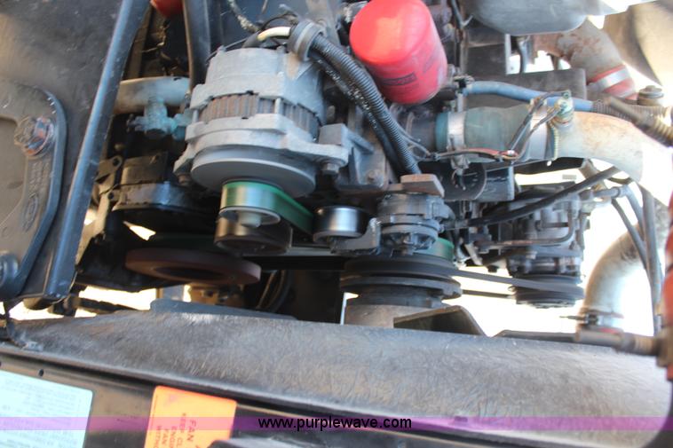 image for item H6229 1997 Peterbilt 385 service truck