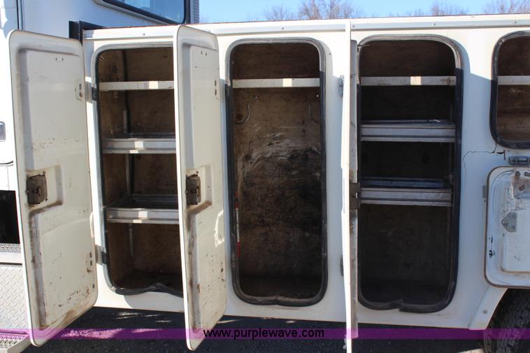 image for item H6229 1997 Peterbilt 385 service truck