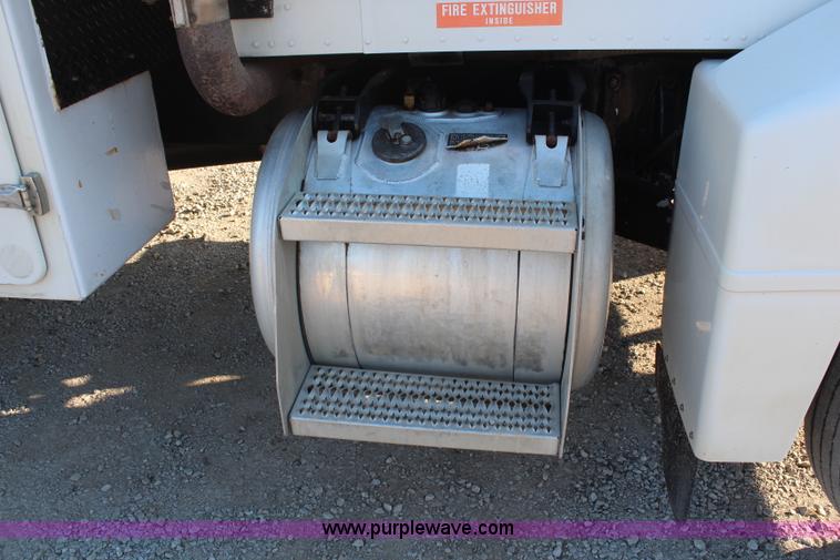 image for item H6229 1997 Peterbilt 385 service truck