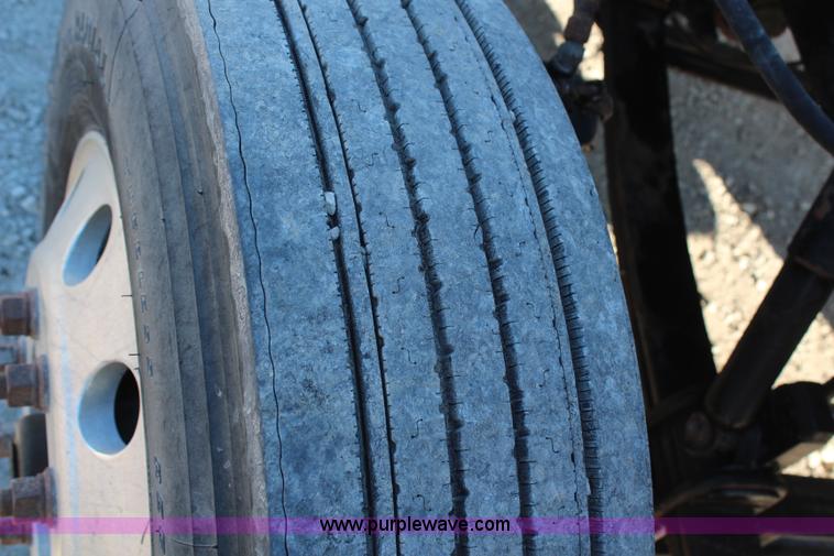 image for item H6229 1997 Peterbilt 385 service truck