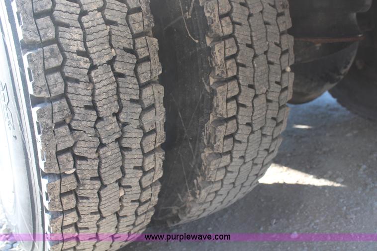 image for item H6229 1997 Peterbilt 385 service truck