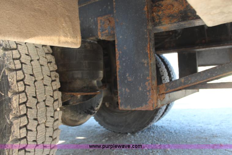 image for item H6229 1997 Peterbilt 385 service truck