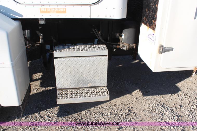 image for item H6229 1997 Peterbilt 385 service truck