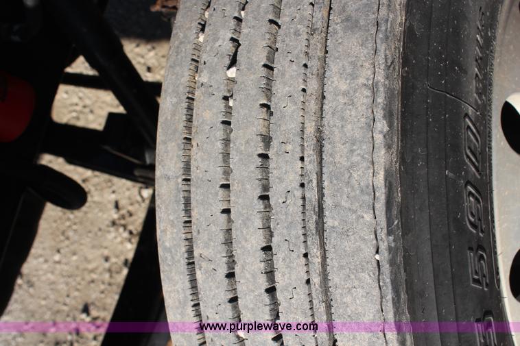 image for item H6229 1997 Peterbilt 385 service truck